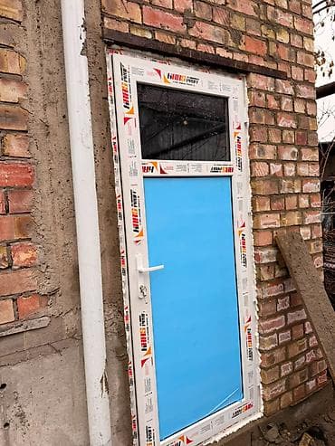 ПВХ-дверь с верхним остеклением - Материал: пластиковый профиль KBE