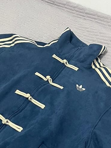 nike tech: Куртка Adidas Originals с фирменными тремя полосками - Модель — 3