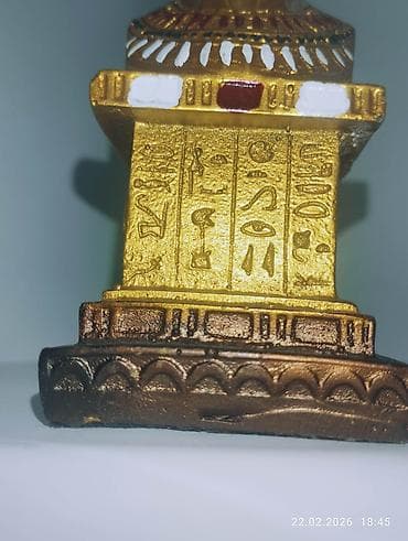 ош золото: Бюст Неферти — египетская золотая настольная статуэтка. Специально из — 2