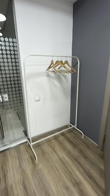 Напольная вешалка-стойка для одежды+4 вешалки - Материал at lalafo.kg Напольная вешалка-стойка для одежды+4 вешалки - Материал