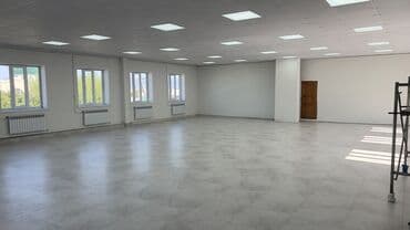 продаю офис 107 м² с ремонтом с мебелью административное здание 1 этаж: Сдаю Офис, 200 м², С отдельным сан узлом — 4