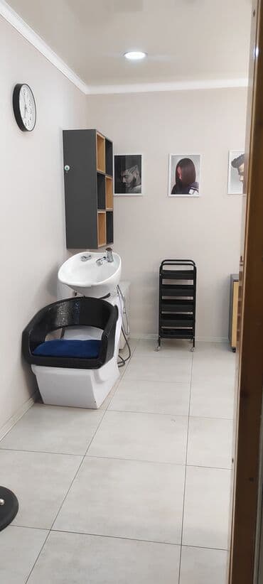 бишкек квартира долгосрочное: Сдаю Кабинет в салоне, 67 м², Для бровиста, Для визажиста, Для лешмейкера — 17