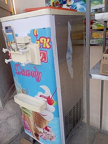 Фризер для мягкого мороженого, напольный, с тремя рычагами выдачи: - 2