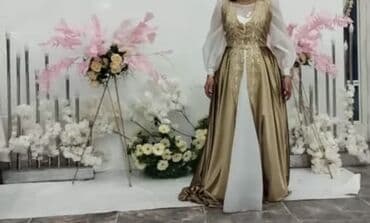 Вечернее платье, Пышное, Длинная модель, Велюр, С рукавами, Камни, S