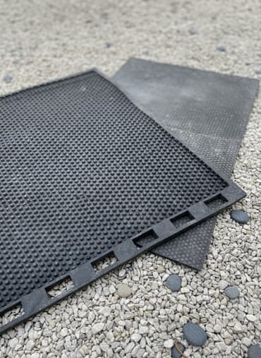 шкафчики для ванной: Резина толщина 2.5 см длина 190 см, ширина 120 см. См фото. На фото — 1