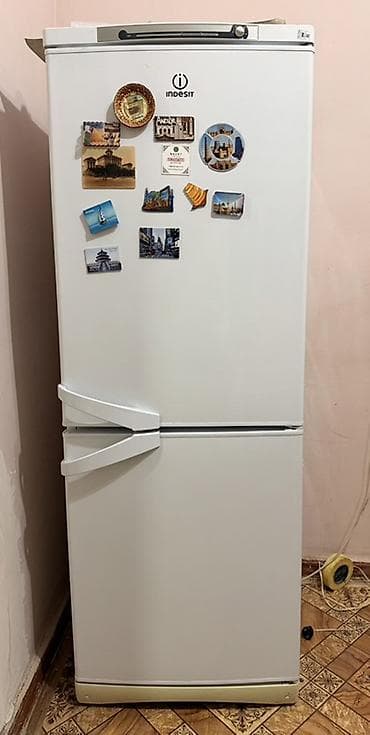 q макс: Холодильник Indesit, двухкамерный, белый. Состояние отличное, работает — 2