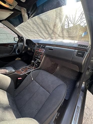 бамперы на мерс 210: Mercedes-Benz E-Class: 2000 г., 3.2 л, Автомат, Бензин, Седан — 5