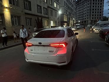 россрочку: Toyota Corolla: 2018 г., Гибрид, Седан — 2