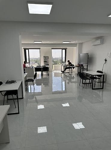 open space: Аренда офисов, 92 м², В бизнес центре, С видом на горы, 1 линия, С оборудованием — 8