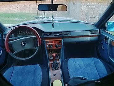 step 2: Mercedes-Benz E-Class: 1990 г., 2.3 л, Механика, Бензин, Седан — 5