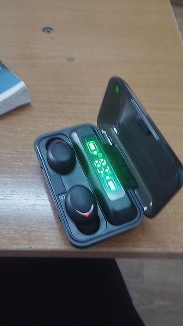 Беспроводные TWS-наушники с зарядным кейсом и LED‑индикатором -