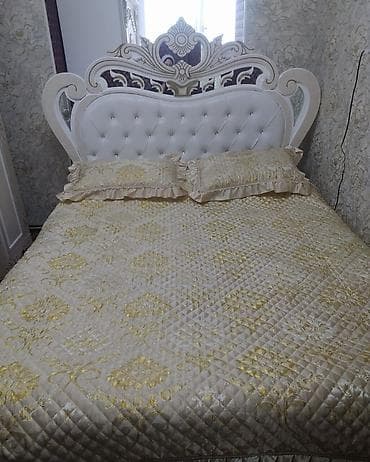 Спальный гарнитур в классическом стиле Состав комплекта: -
