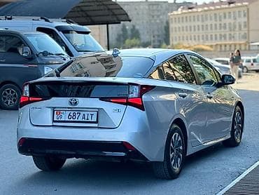 1: Toyota Prius: 2021 г., 1.8 л, Робот, Гибрид, Лифтбек — 3