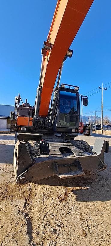 машна ош: Экскаватор, Doosan, 2016 г., Колесный — 3