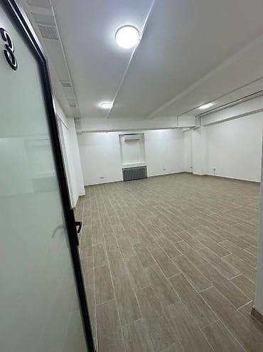 open space: Бишкек Парк ТРЦ Сдается помищение под офис Площад: 17м2 С мебелью В — 2