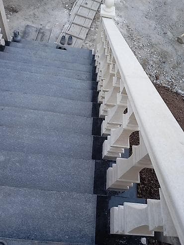 улуттук кийимдер: Граниттен, мрамордон жасалган тепкич Жеке менчик үй үчүн, Тепкичтин формасы: Көп марштуу, Стиль: Классикалык — 1