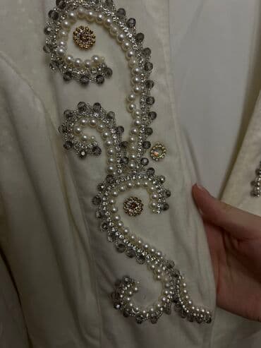 фата на девичник: Продаю шикарное платье ручной работы есть длинный жилет, внутри — 2