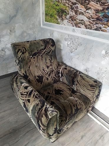стулья деревяные: Комплект мягкой мебели: диван и кресло. Диван прямой формы с высокими — 3