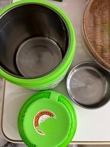 Таңгактоо товарлары: Новый термос контейнер 
Отдам за шоколадку — 1