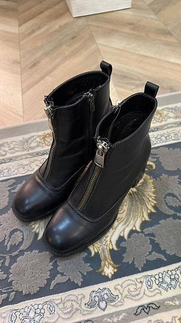 спортивная обувь женская: Женские ботильоны из черной гладкой кожи. - Фасон: классические — 3