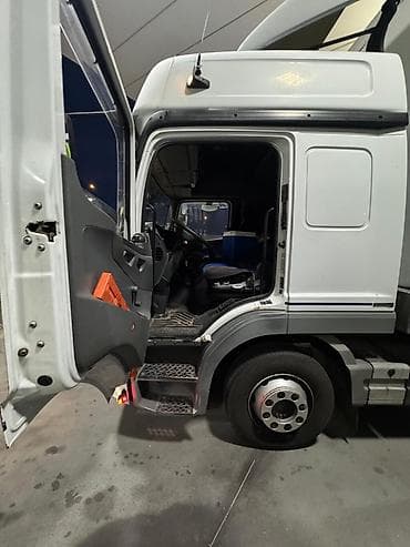 Грузовик Mercedes-Benz Atego 1229, изотермический фургон с — 7