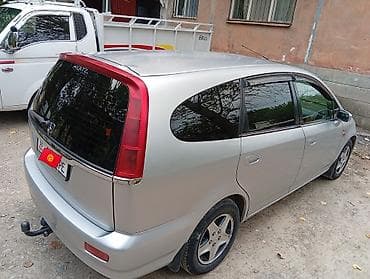 Honda Stream: 2002 г., 2 л, Минивэн — 4