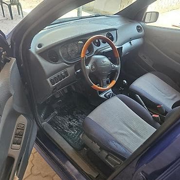 Транспорт: Daihatsu YRV: 2002 г., 1.3 л, Механика, Бензин — 9