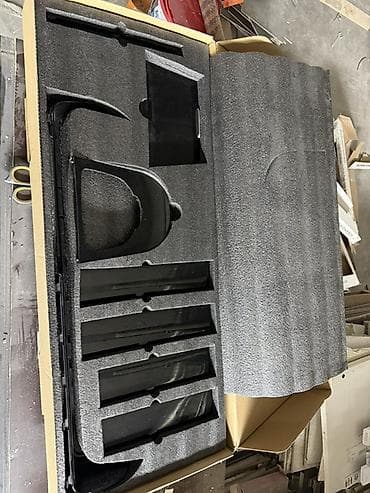 Комплект Mercedes-Benz, цвет - Черный at lalafo.kg Комплект Mercedes-Benz, цвет - Черный