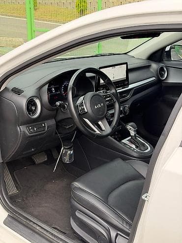 ка три: Kia K3: 2021 г., Седан — 9
