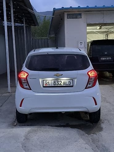 Chevrolet Spark: 2017 г., 1 л, Автомат, Бензин, Хэтчбэк