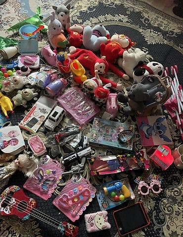 игрушка для девочки: Арасында жаны оюнчуктар да бар. Большой набор детских игрушек и — 1