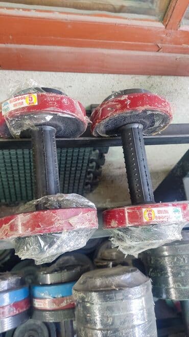 гантели наборные хромированные: Гантели разборные
Каждая по 5кг 
Общий вес 10 кг 
Цена указана за пару — 1