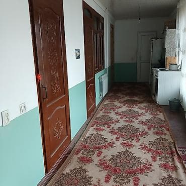 сдаю каые: 4комнаталуу уйдун 2комнатасы ижарага берилет.Толойкон айылы — 2