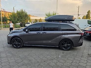 8: Toyota Sienna: 2021 г., Гибрид, Минивэн — 2