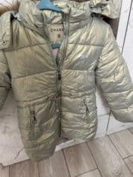 дверь даром: Отдам 2 куртки для девочки Размер 122см Примерно на 6-7 лет Сезон  — 4