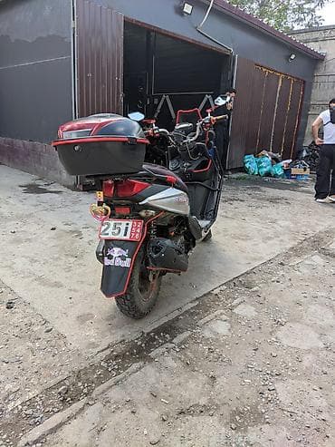 скутеры 125 кубов: Тип скутера 150 куб. см, Бензин, Б/у — 3