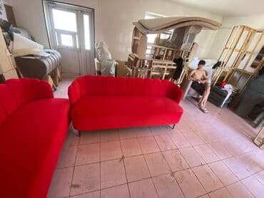 сколько стоит угловой диван: Набор из двух диванов насыщенного красного цвета, выполненных в едином — 4