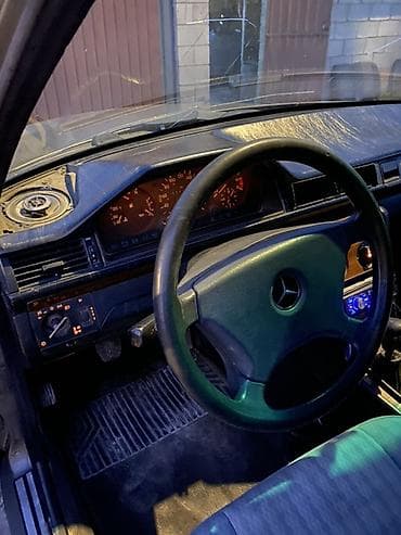 mers e124: Mercedes-Benz W124: 1989 г., 2.3 л, Механика, Бензин, Универсал — 7