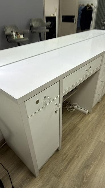 зеркала для макияжа: Освободится 30 апреля! Гримерный стол с большим зеркалом и подсветкой — 3