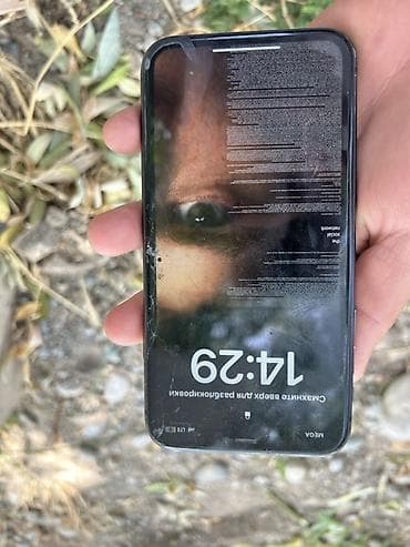 huawei p30 lite: IPhone 11, чёрный - Экран Liquid Retina HD (IPS). На фото видны — 3