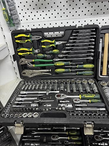 Клеевые пистолеты: Набор ручного инструмента в пластиковом кейсе Комплектация — 1