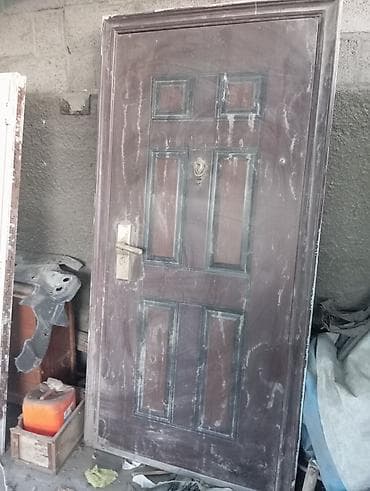 буу стол: Үйлөр жана батирлер үчүн эшик, Металлдан, Бир эшиктуу, Сол жакта, түсү - Күрөң — 1