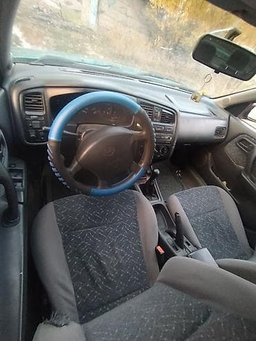 Nissan Primera: 1998 г., Седан — 7
