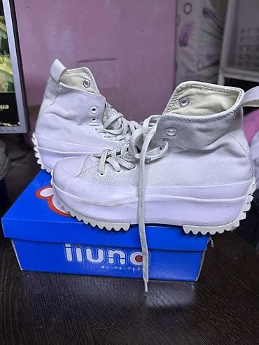 бу красофки: Две пары женской обуви в хорошем состоянии. По 250 сом два за 500 — 1