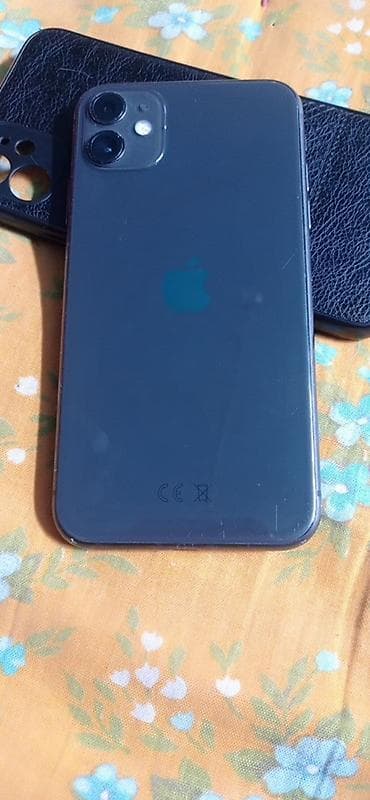 IPhone 11, 64 ГБ, Черный, Чехол, 72 %