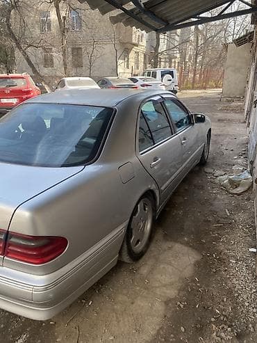 дайхатсу 2001: Mercedes-Benz E-Class: 2001 г., Бензин, Седан — 3
