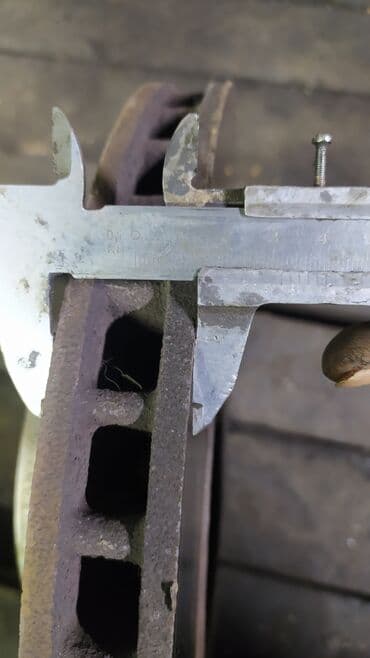 перфорированные тормозные диски: Предний тормозной диск BMW 2005 г., Б/у, Оригинал, Германия — 2