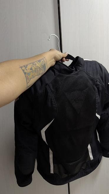 мотокуртка: Женская мотокуртка Dainese (текстиль/сетка), черная Размер S (мне — 2
