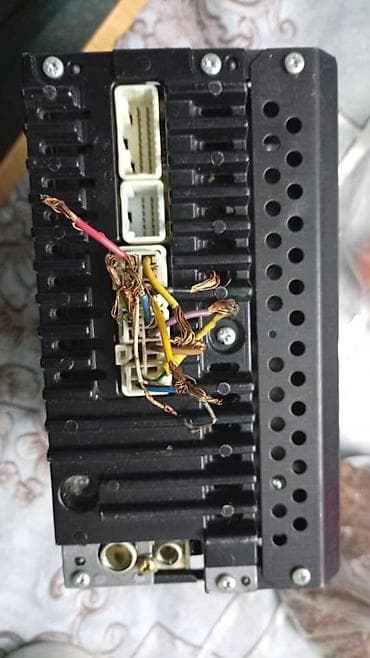 Автомобильные камеры: Штатная автомагнитола Toyota (2‑DIN узкая, фирменная панель TOYOTA) — 3