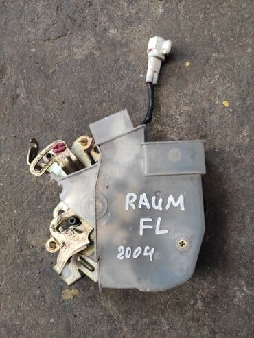 дом на колсах: Toyota Raum 2004 центральный замок дверной, Тойота Раум 2004 дверной — 1